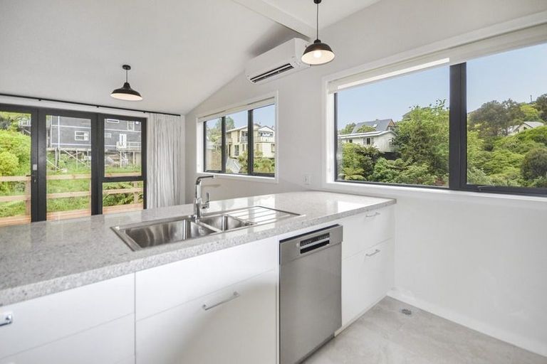 Photo of property in 12 Jacobsen Lane, Ngaio, Wellington, 6035