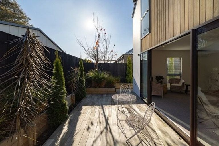 Photo of property in 7/9 Edgeware Road, St Albans, Christchurch, 8014