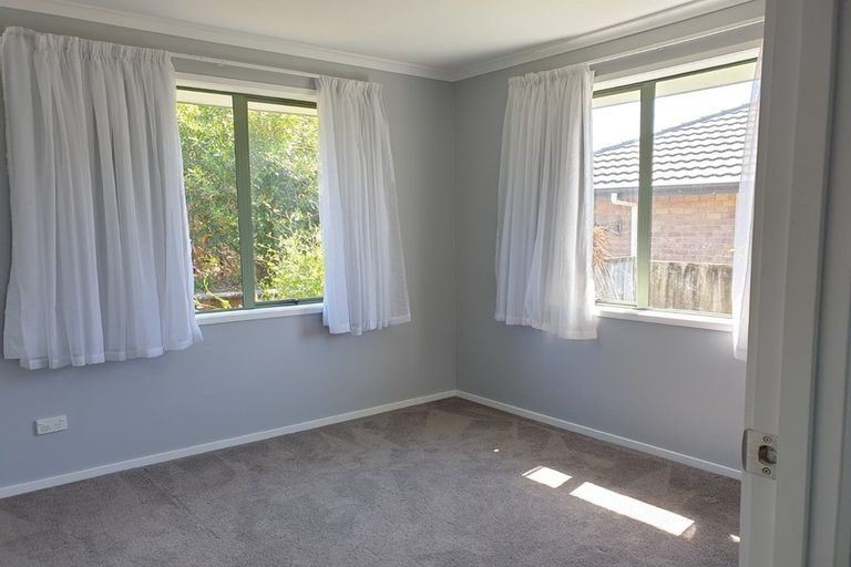 Photo of property in 2 Te Kauri Place, Helensville, 0800