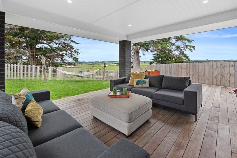 Photo of property in 19 Kawariki Road, Helensville, 0800