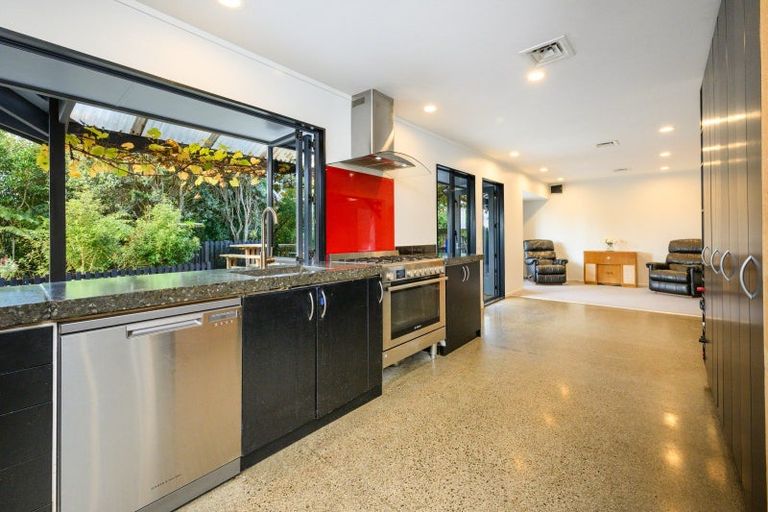 Photo of property in 151 Summerhill Drive, Fitzherbert, Palmerston North, 4410