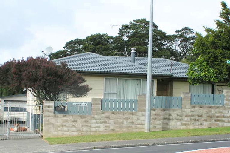 Photo of property in 40 Reynella Drive, Massey, Auckland, 0614