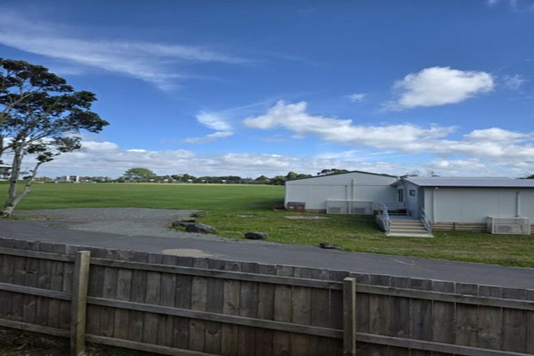 Photo of property in 1/95 Bond Crescent, Forrest Hill, Auckland, 0620