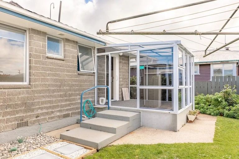 Photo of property in 25-27 Romilly Street, Westport, 7825