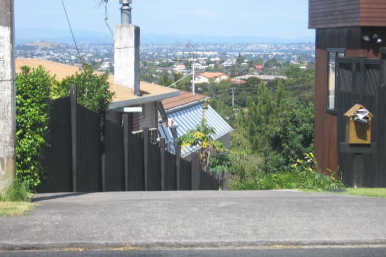 Photo of property in 2/5 High Road, Glenfield, Auckland, 0629