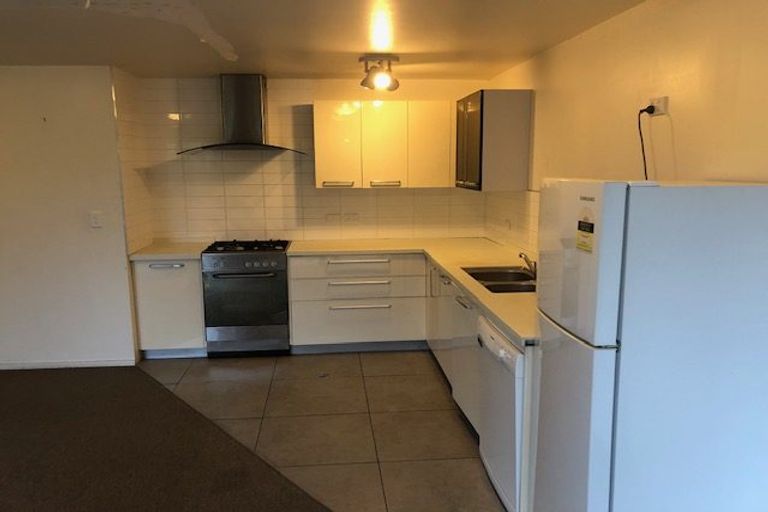 Photo of property in 14 Kopiko Way, Brooklyn, Wellington, 6021