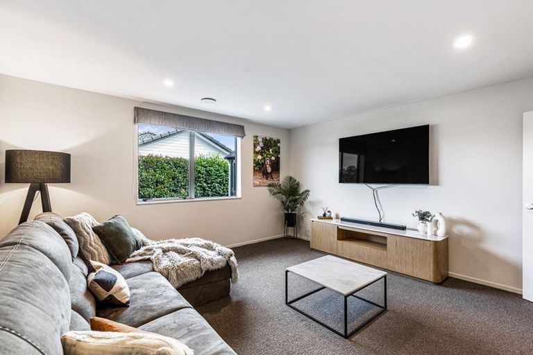 Photo of property in 44c Gilbransen Road, Kumeu, 0810