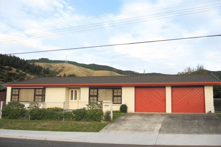 Photo of property in 1 Kaitawa Crescent, Paraparaumu, 5032