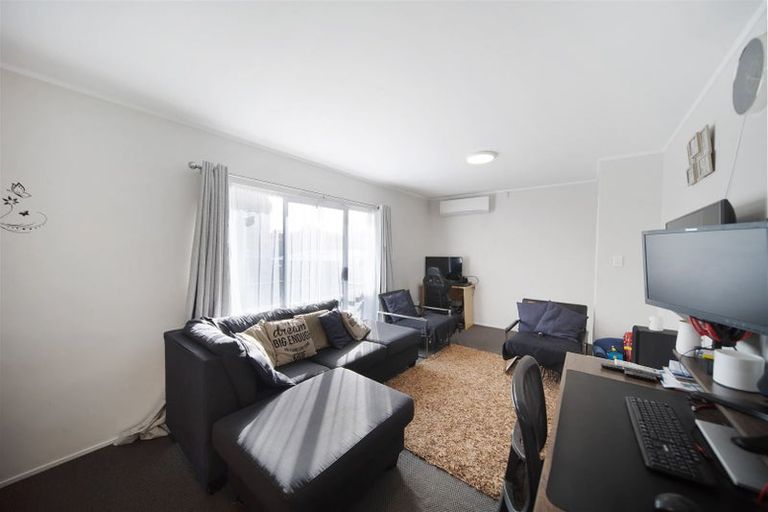 Photo of property in 2/22 Bingara Place, Favona, Auckland, 2024