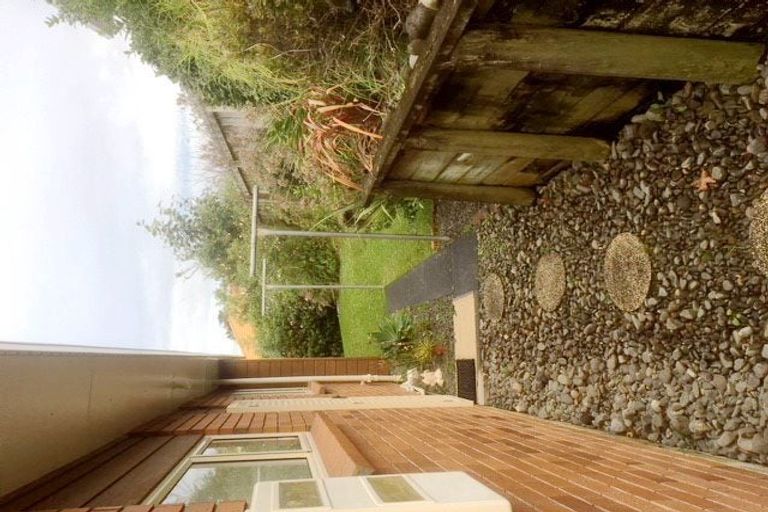 Photo of property in 8 Tern Place, Unsworth Heights, Auckland, 0632