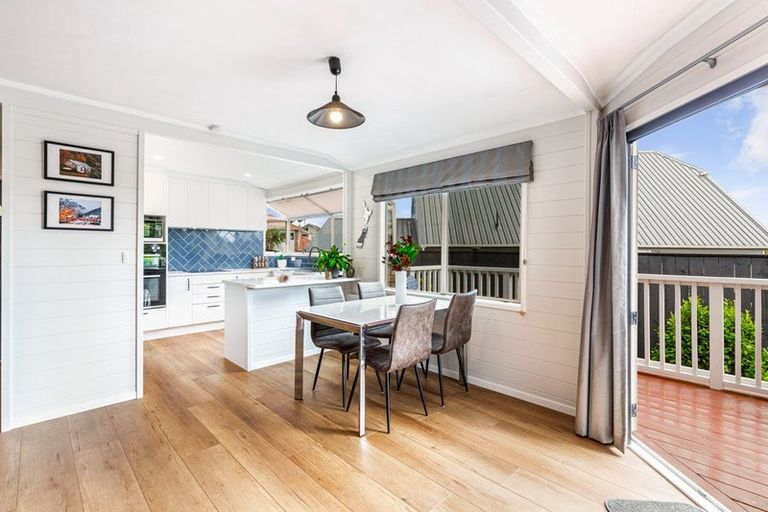 Photo of property in 2/12 Ballini Rise, West Harbour, Auckland, 0618