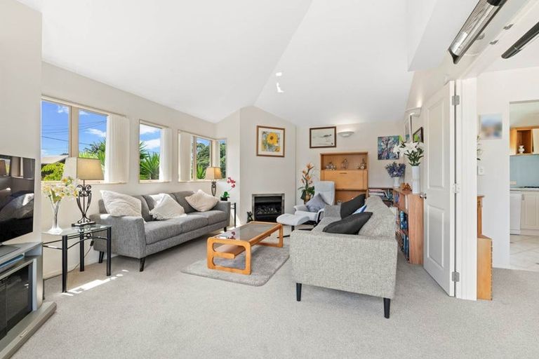 Photo of property in 13a Marellen Drive, Red Beach, 0932