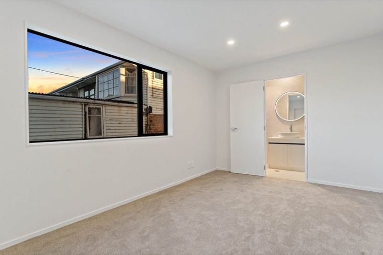 Photo of property in 1/16 Binsted Road, New Lynn, Auckland, 0600