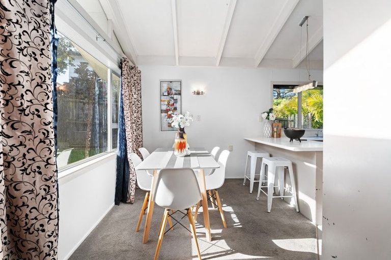 Photo of property in 32b Lyttelton Avenue, Forrest Hill, Auckland, 0620