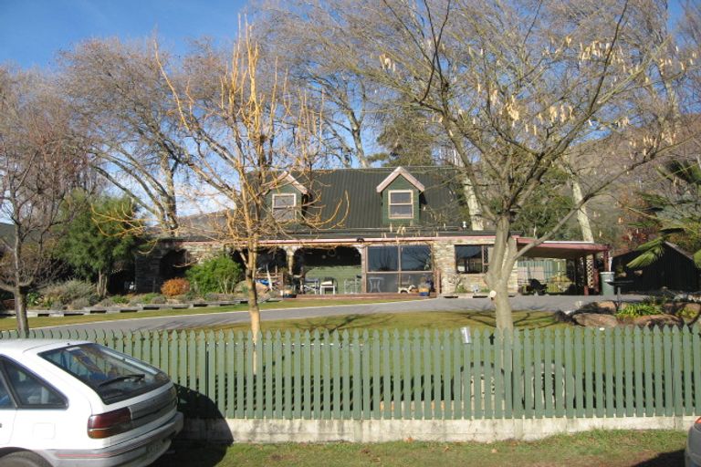Photo of property in 21 Heuchan Lane, Wanaka, 9305
