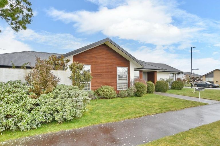 Photo of property in 32 Te Whenu Crescent, Marshland, Christchurch, 8083