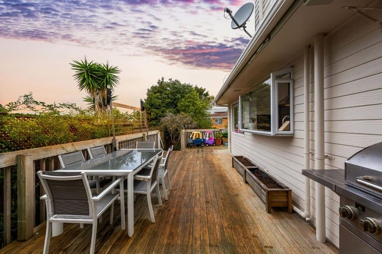 Photo of property in 2/16 Fernbird Place, Massey, Auckland, 0614