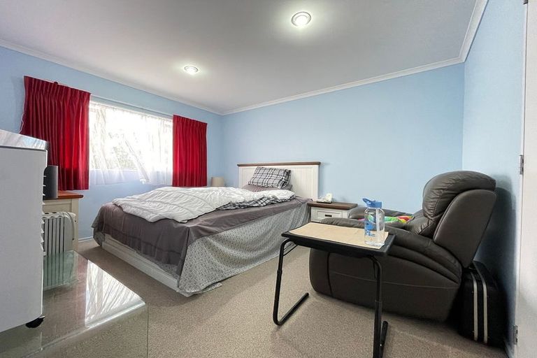 Photo of property in 43 Clover Drive, Henderson, Auckland, 0610