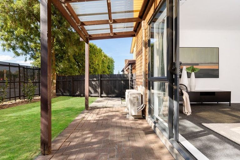 Photo of property in 3/4 Charlenne Close, Ranui, Auckland, 0612