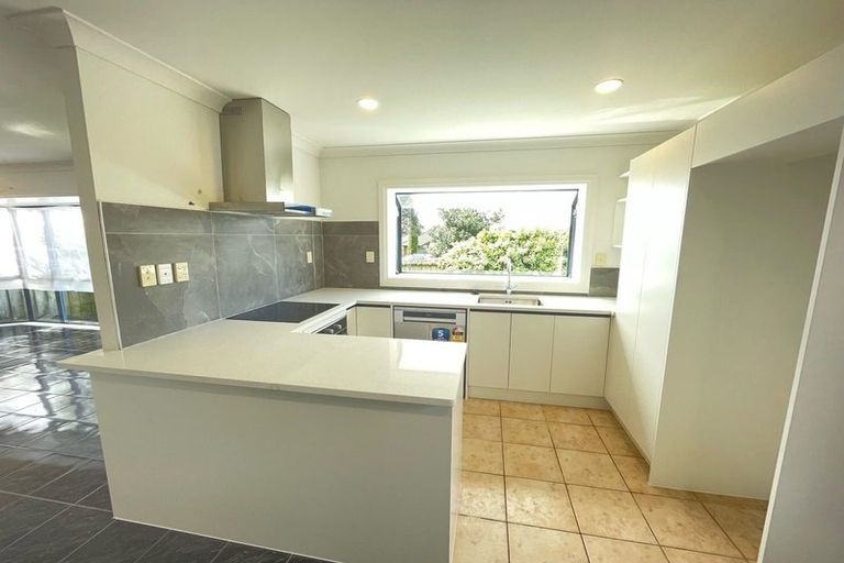Photo of property in 2 Genesis Place, Flat Bush, Auckland, 2019