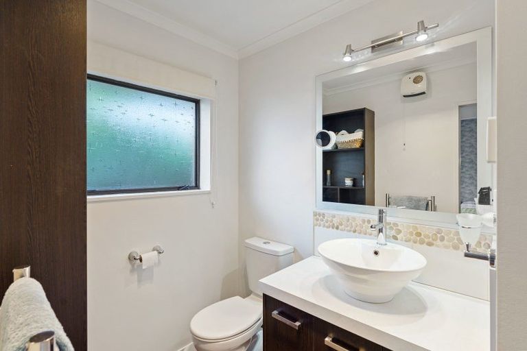 Photo of property in 5 Oakwood Grove, Paraparaumu Beach, Paraparaumu, 5032