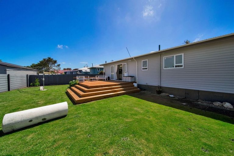 Photo of property in 1 Waihi Road, Hawera, 4610