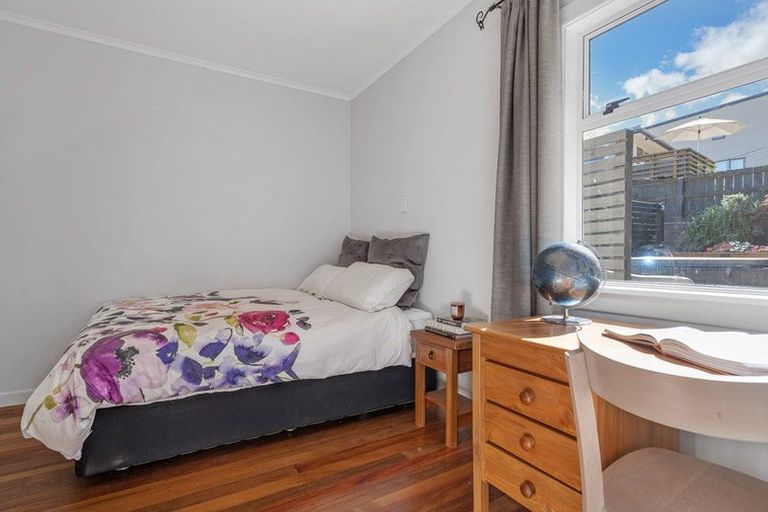 Photo of property in 15 Donovan Avenue, Massey, Auckland, 0614