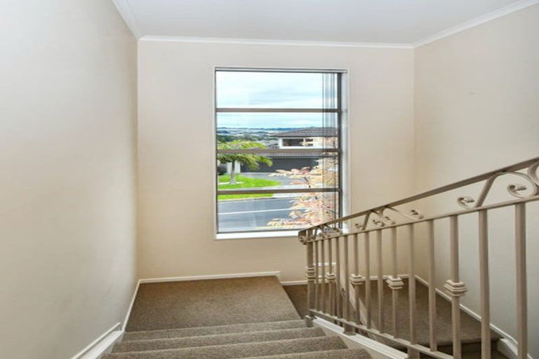 Photo of property in 36 Leburn Crescent, Flat Bush, Auckland, 2016