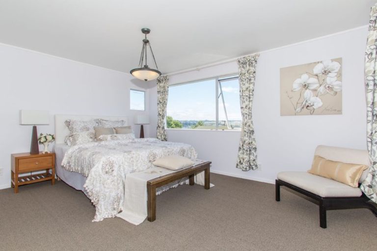 Photo of property in 13 Merida Place, Unsworth Heights, Auckland, 0632