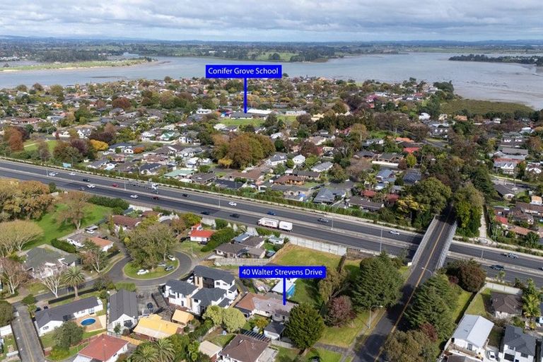 Photo of property in 2/15 Gloaming Place, Conifer Grove, Takanini, 2112