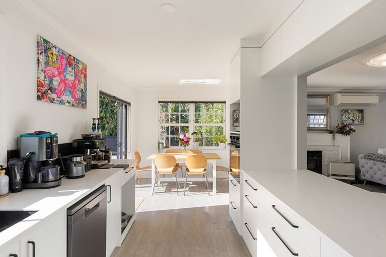 Photo of property in 166 Sandwich Road, St Andrews, Hamilton, 3200