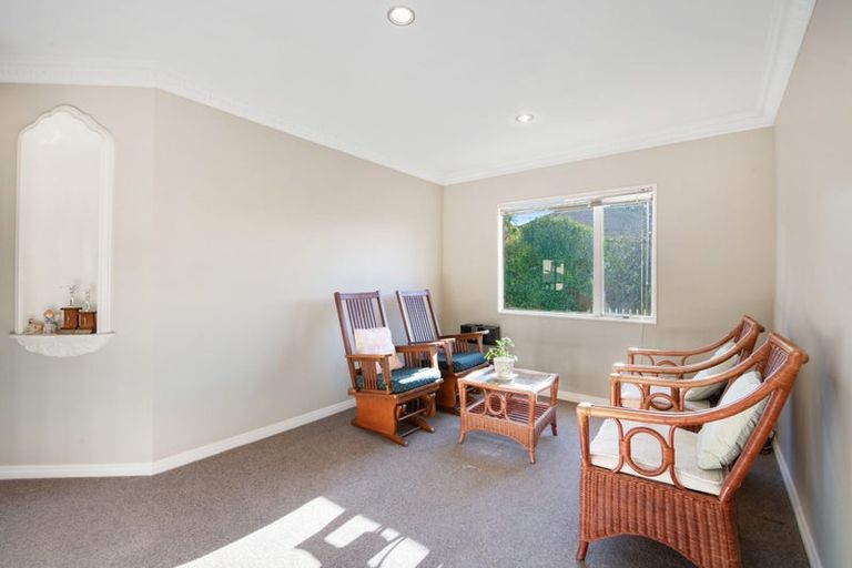 Photo of property in 31 Goldfinch Rise, Unsworth Heights, Auckland, 0632