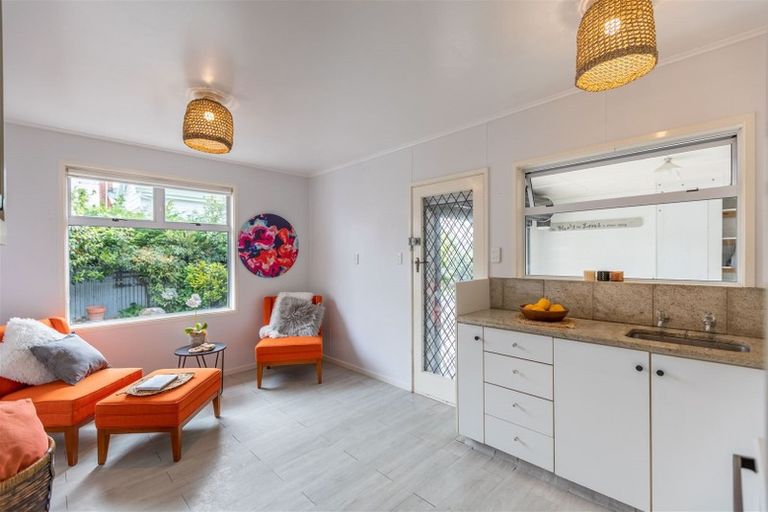 Photo of property in 2/69 Meeanee Road, Taradale, Napier, 4112