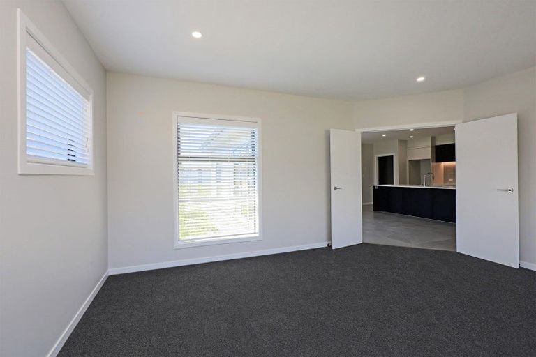 Photo of property in 5 Cassin Place, Taradale, 4112