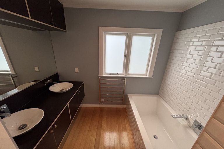 Photo of property in 29 Maida Vale Road, Roseneath, Wellington, 6011