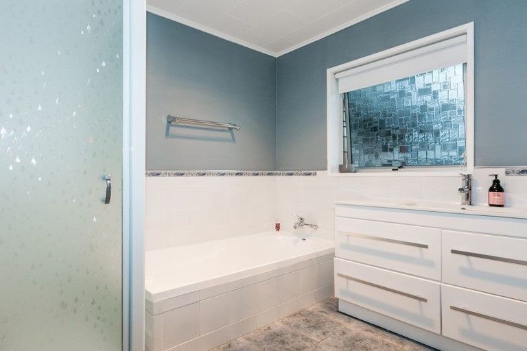 Photo of property in 38 Freyberg Avenue, Tamatea, Napier, 4112