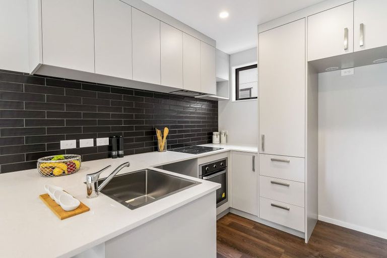 Photo of property in 36 Tokai Place, Glen Eden, 0602