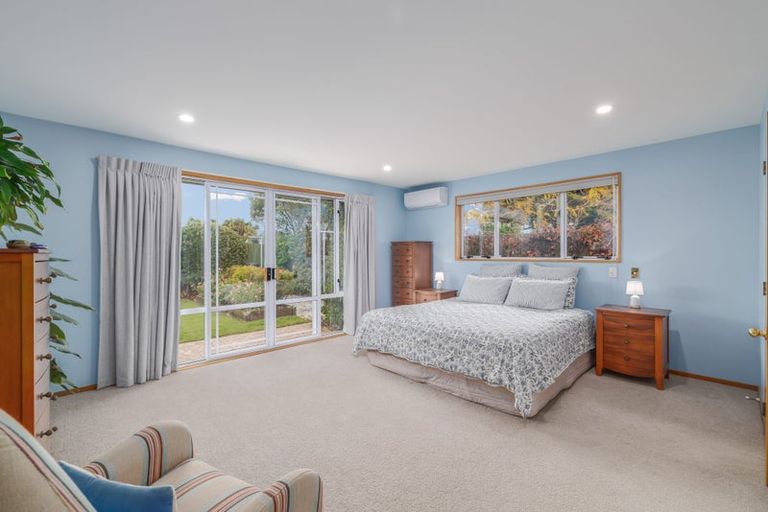 Photo of property in 31 Millcroft Place, Parklands, Christchurch, 8083