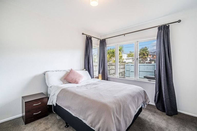 Photo of property in 1/9 Merriefield Avenue, Forrest Hill, Auckland, 0620
