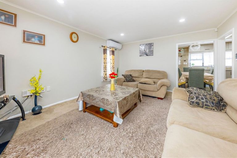 Photo of property in 5 Lloyd Avenue, Papatoetoe, Auckland, 2025