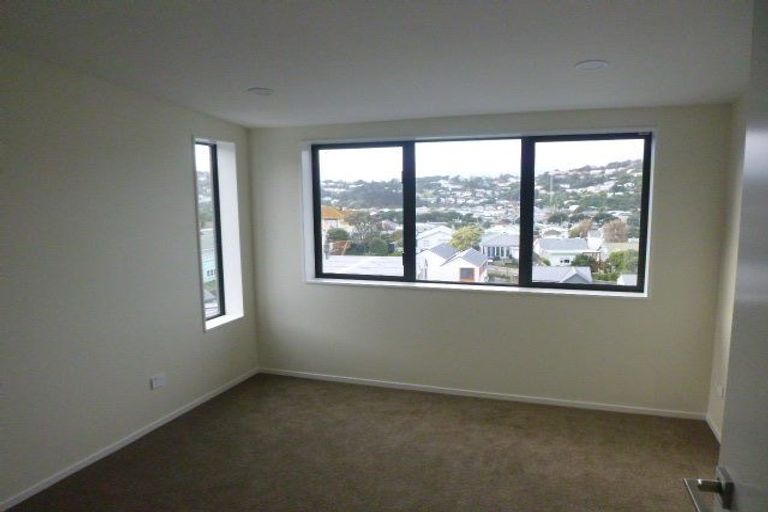 Photo of property in 10/104u Maupuia Road, Maupuia, Wellington, 6022