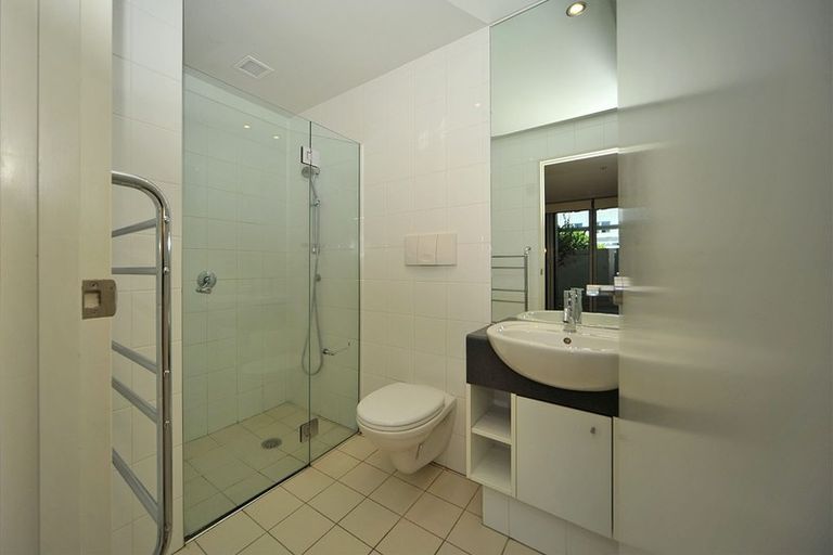 Photo of property in Sanctum Apartment, 10 Ebor Street, Te Aro, Wellington, 6011