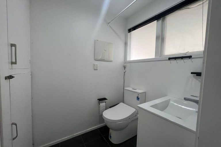Photo of property in 11 Holt Avenue, Torbay, Auckland, 0630