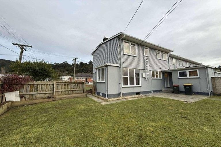 Photo of property in 11 Wainhouse Street, Stokes Valley, Lower Hutt, 5019