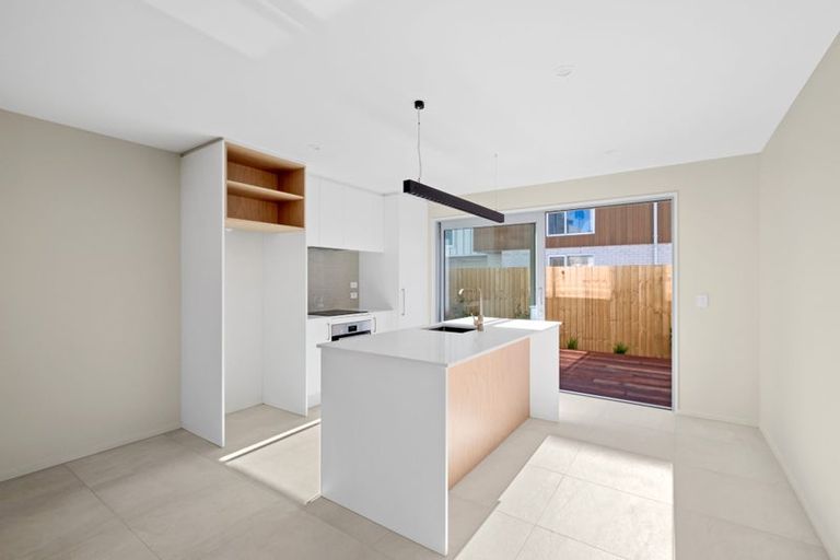 Photo of property in 2/50 Marine Parade, North New Brighton, Christchurch, 8083