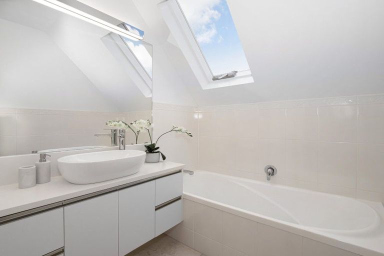 Photo of property in 28 The Mall, Mount Maunganui, 3116