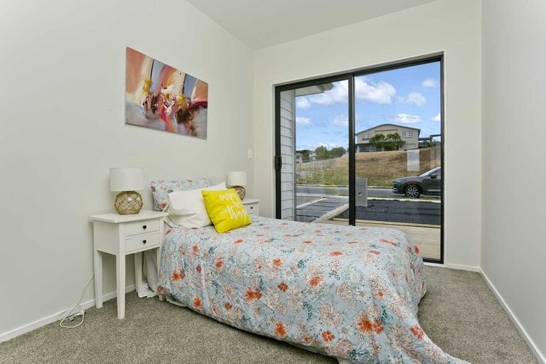 Photo of property in 18 Surf View Crescent, Red Beach, 0932