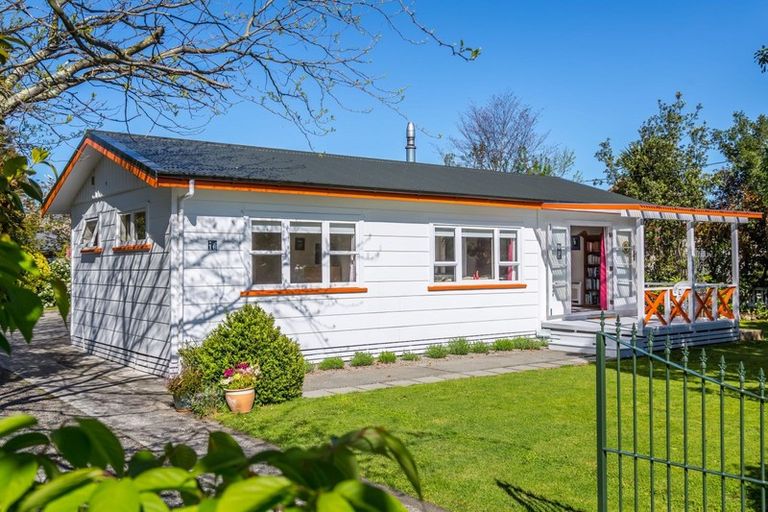 Photo of property in 16 Papawai Road, Greytown, 5712