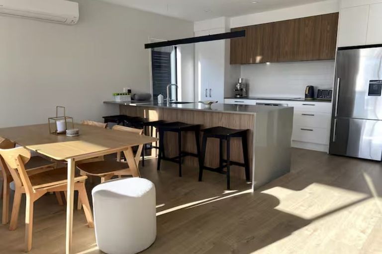 Photo of property in 2 Chapman Way, Jacks Point, 9371
