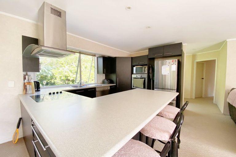Photo of property in 37 Onedin Place, Titirangi, Auckland, 0604